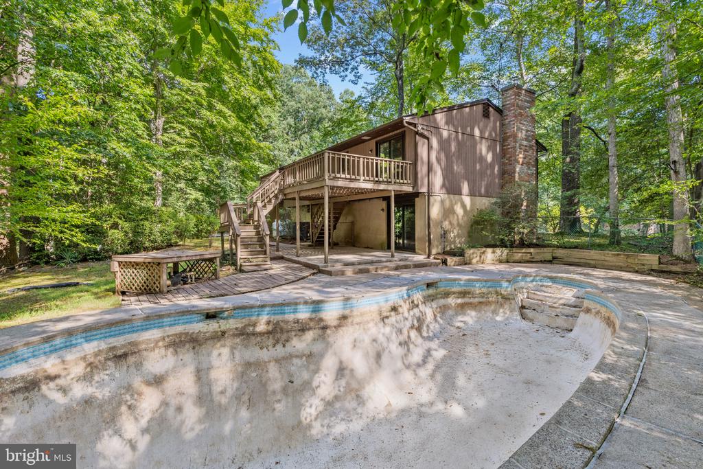 OVER AN ACRE IN DAVIDSONVILLE | 1282 LAVALL DRIVE