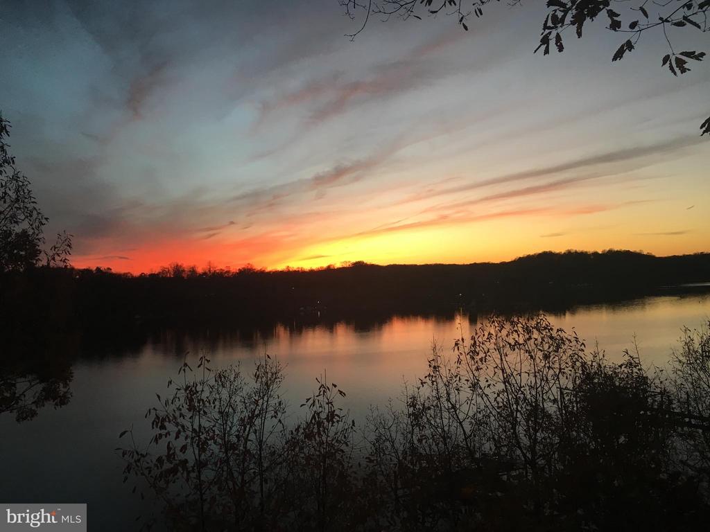 ANNAPOLIS WATERFRONT HOME | 2915 SOUTH COURT