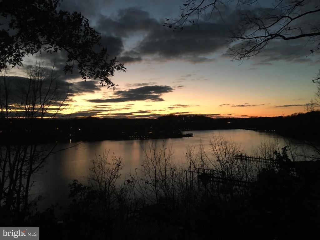 ANNAPOLIS WATERFRONT HOME | 2915 SOUTH COURT