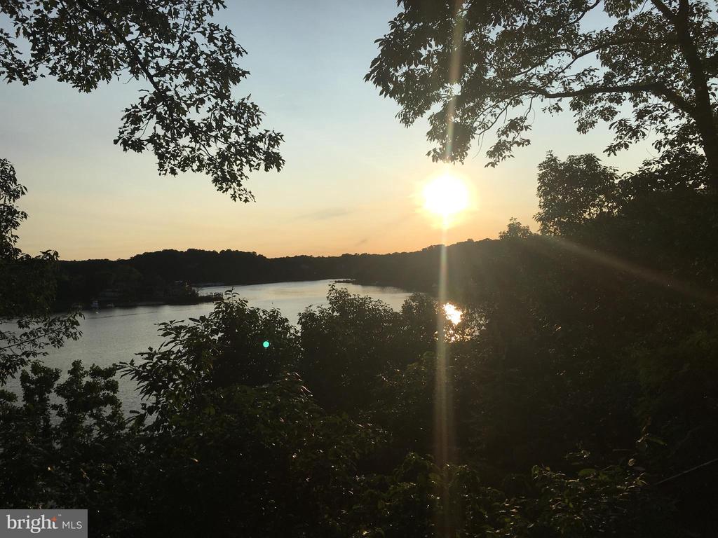 ANNAPOLIS WATERFRONT HOME | 2915 SOUTH COURT