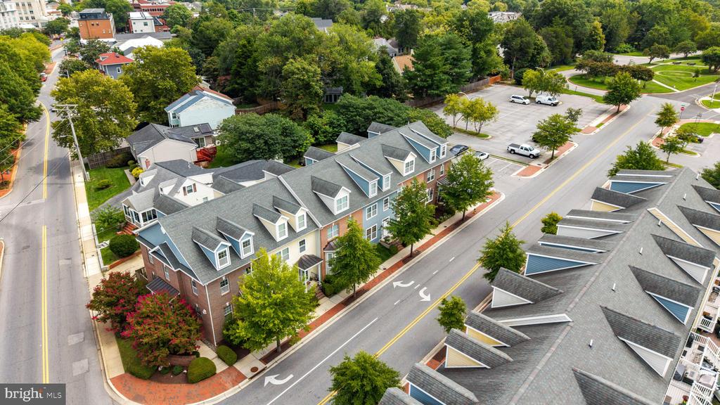 101 CARRAWAY LANE