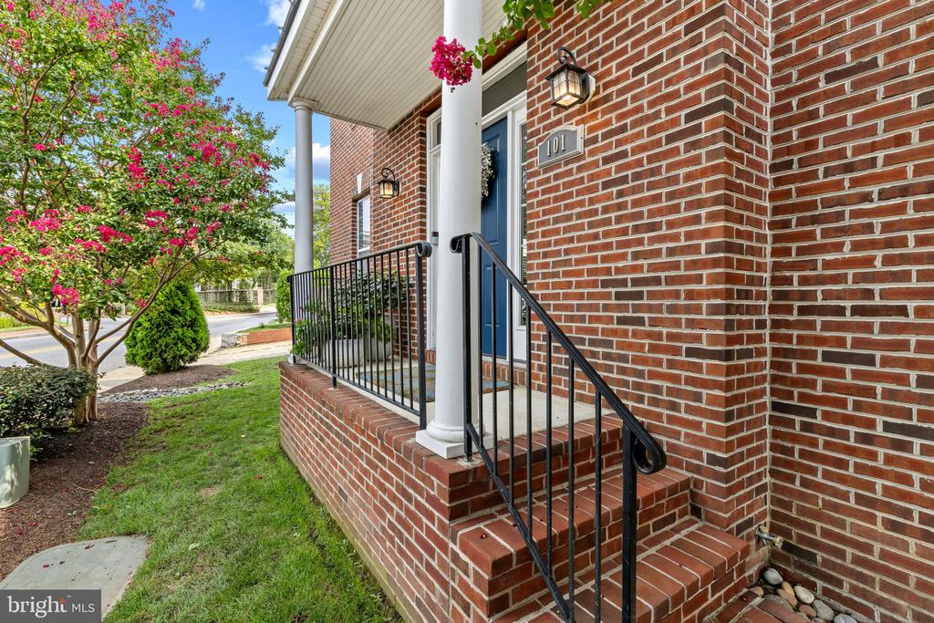 101 CARRAWAY LANE