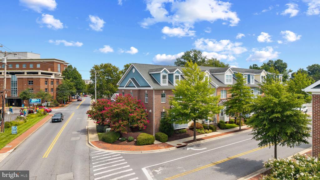 101 CARRAWAY LANE