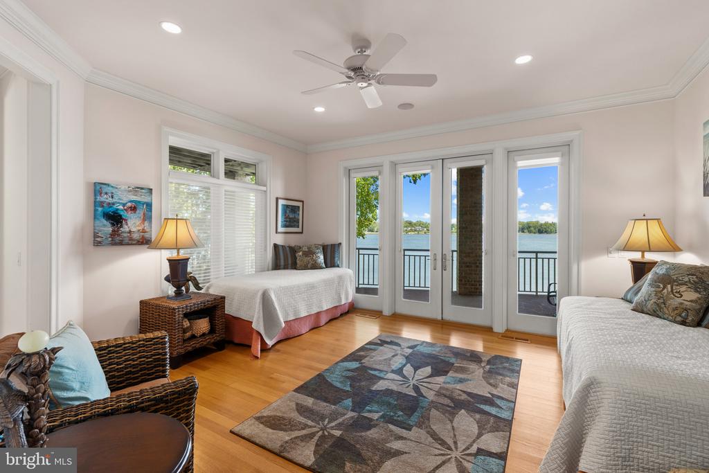 SOUTH RIVER WATERFRONT | 720 SOUTH RIVER LANDING ROAD