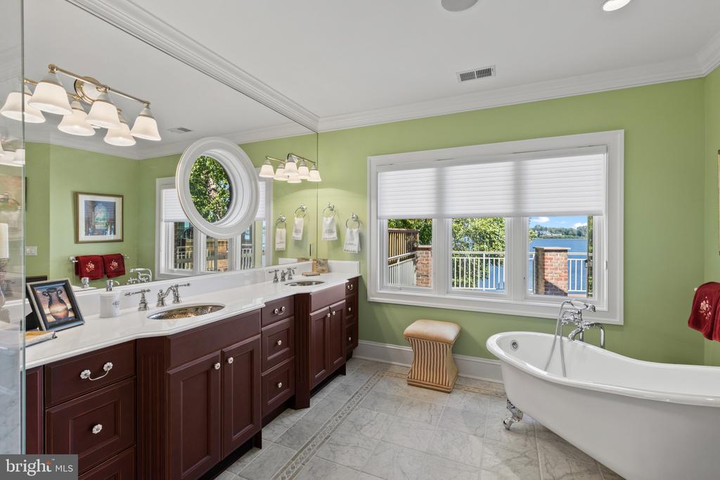 SOUTH RIVER WATERFRONT | 720 SOUTH RIVER LANDING ROAD