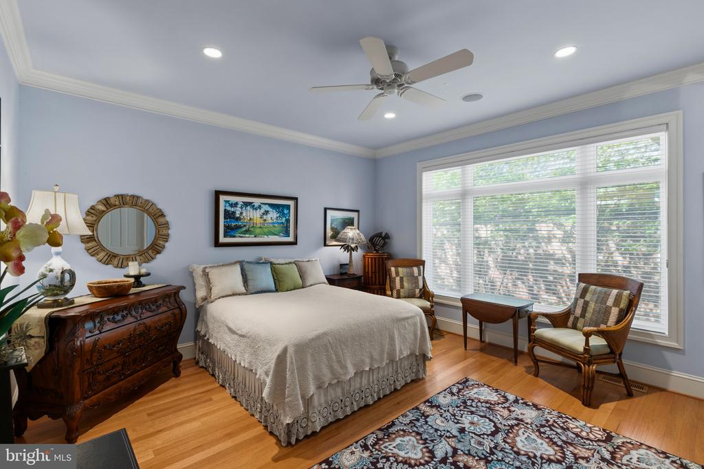 SOUTH RIVER WATERFRONT | 720 SOUTH RIVER LANDING ROAD