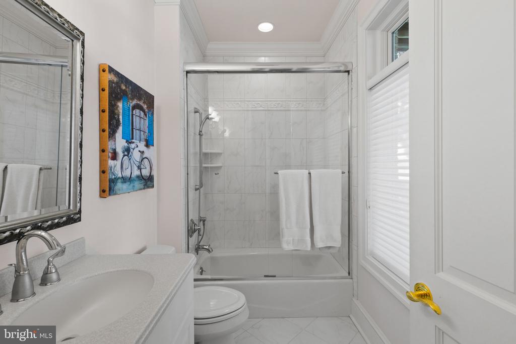 SOUTH RIVER WATERFRONT | 720 SOUTH RIVER LANDING ROAD