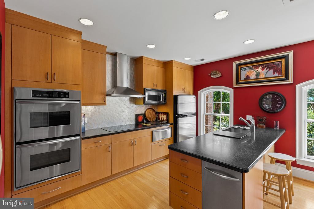 SOUTH RIVER WATERFRONT | 720 SOUTH RIVER LANDING ROAD