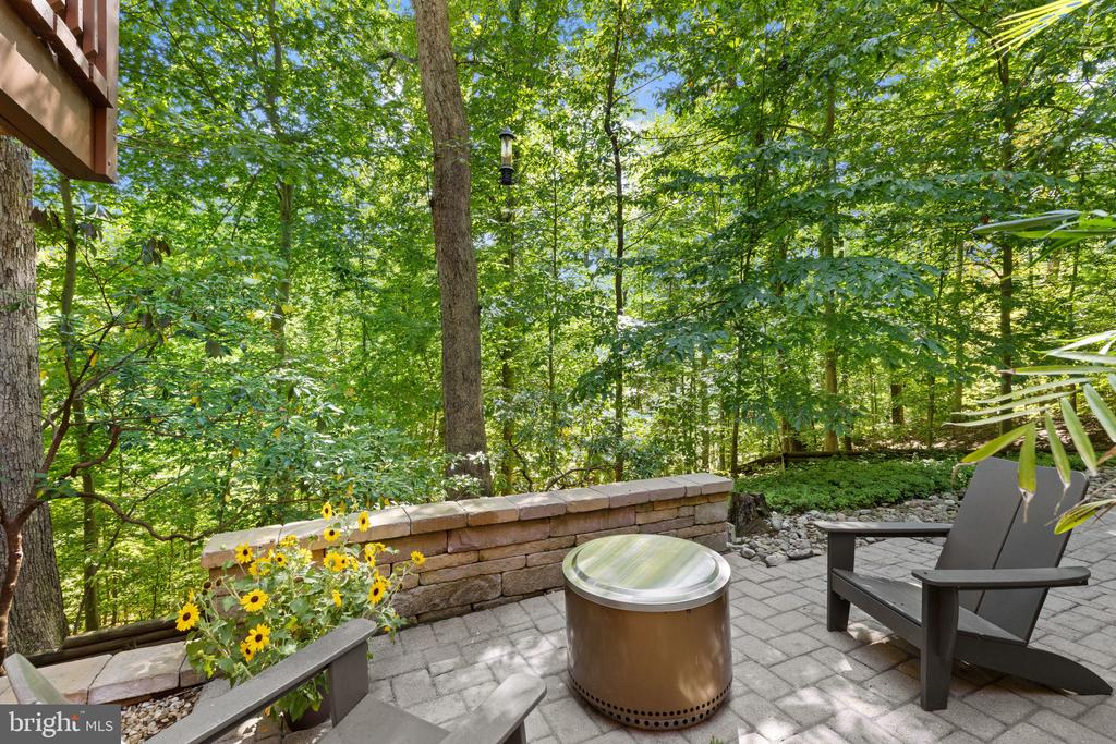 MID CENTURY MODERN IN THE DOWNS | 1707 TRINITY PLACE