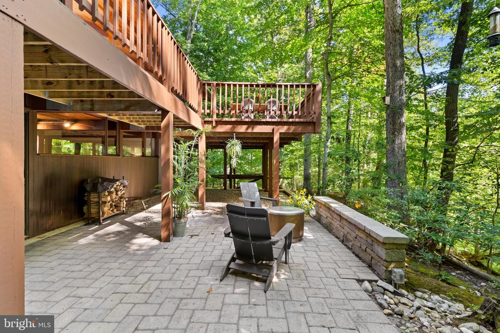 MID CENTURY MODERN IN THE DOWNS | 1707 TRINITY PLACE