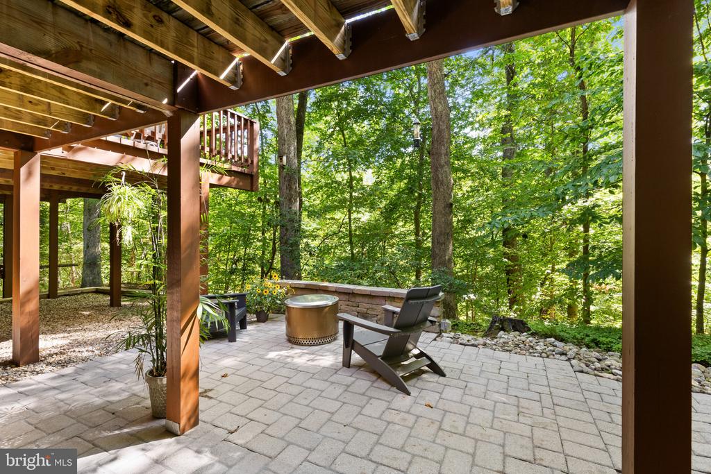 MID CENTURY MODERN IN THE DOWNS | 1707 TRINITY PLACE