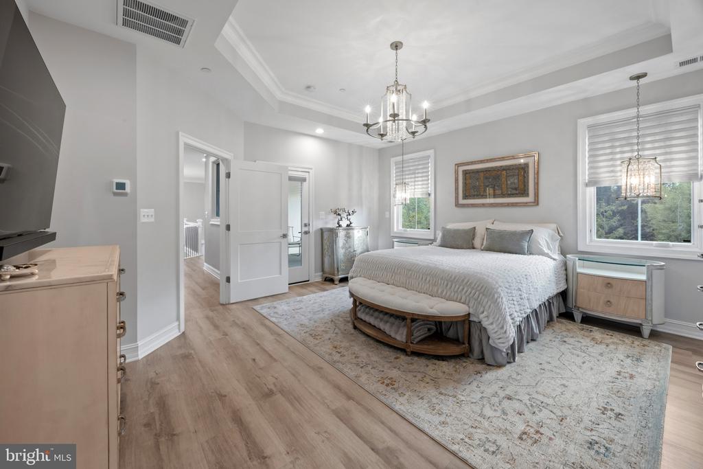 204 S VILLA AVENUE