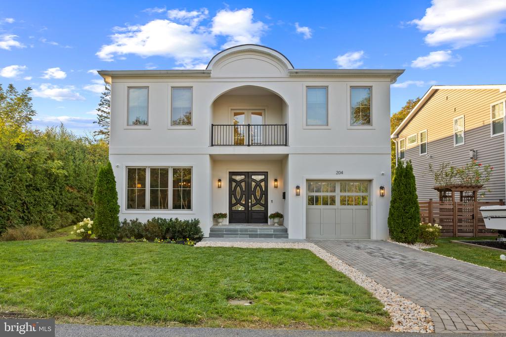 204 S VILLA AVENUE