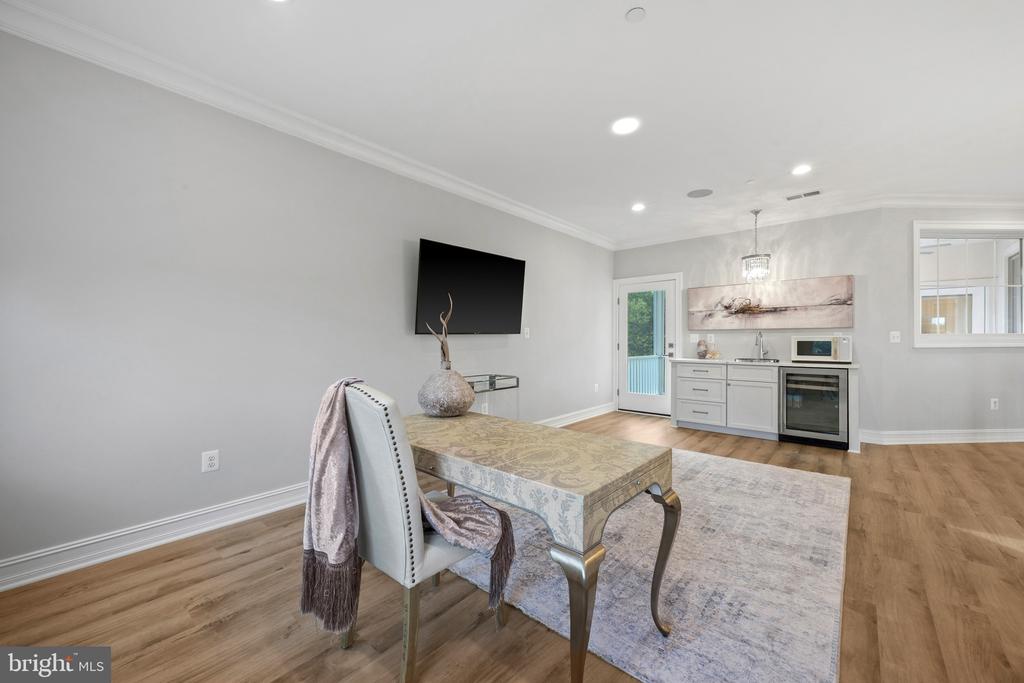 204 S VILLA AVENUE