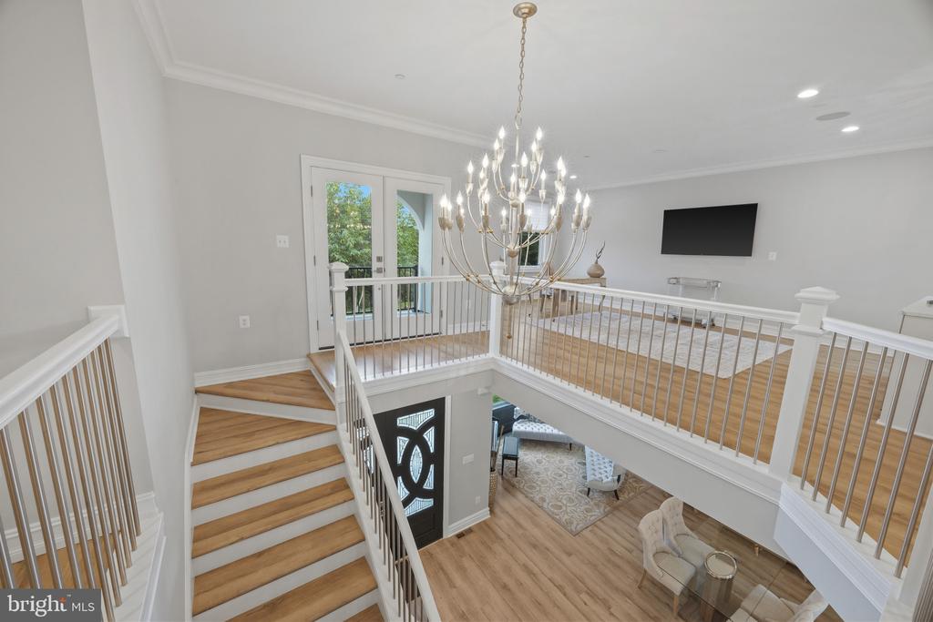 204 S VILLA AVENUE