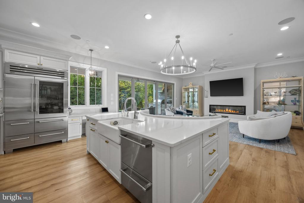 204 S VILLA AVENUE