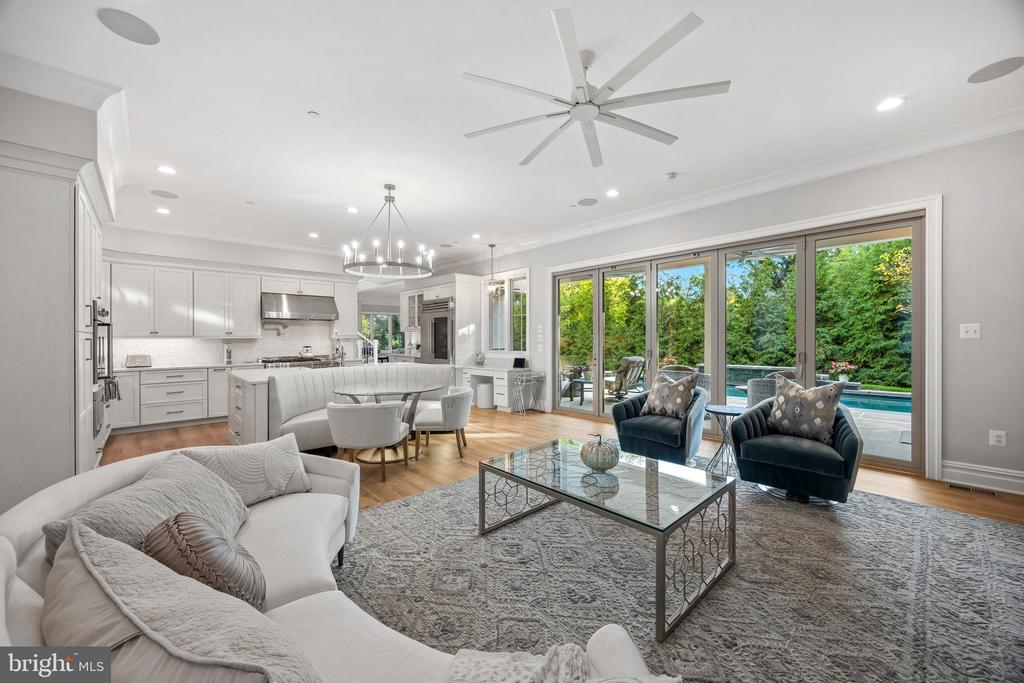 204 S VILLA AVENUE