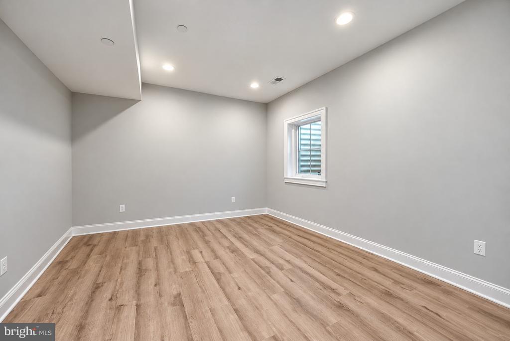 204 S VILLA AVENUE