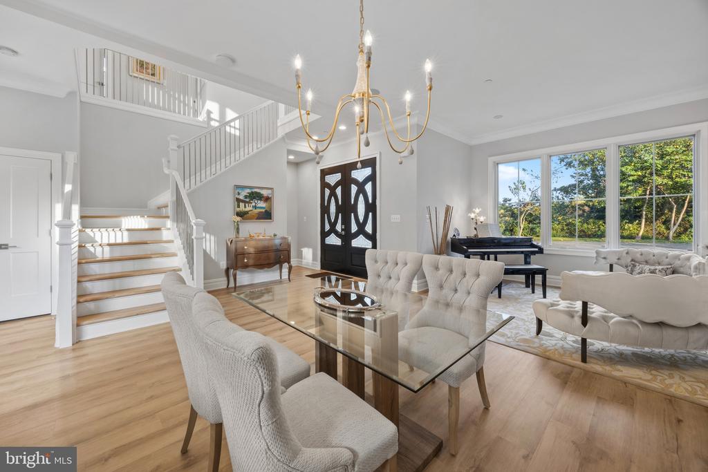 204 S VILLA AVENUE