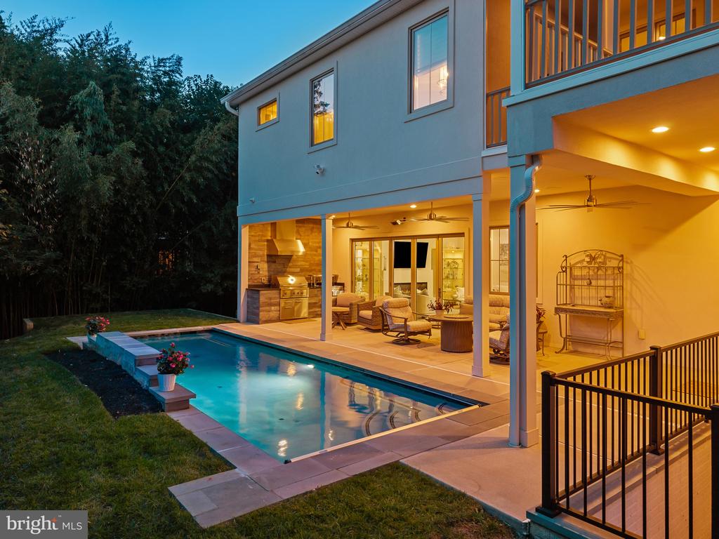 204 S VILLA AVENUE