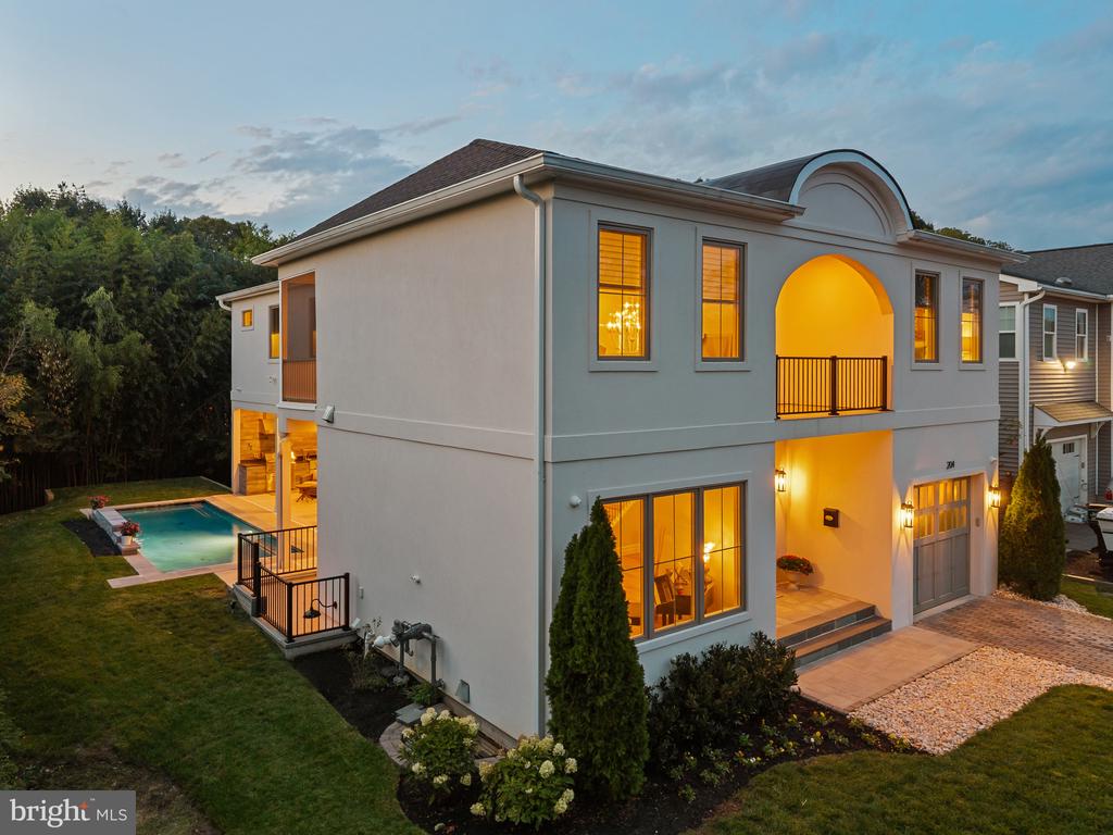 204 S VILLA AVENUE