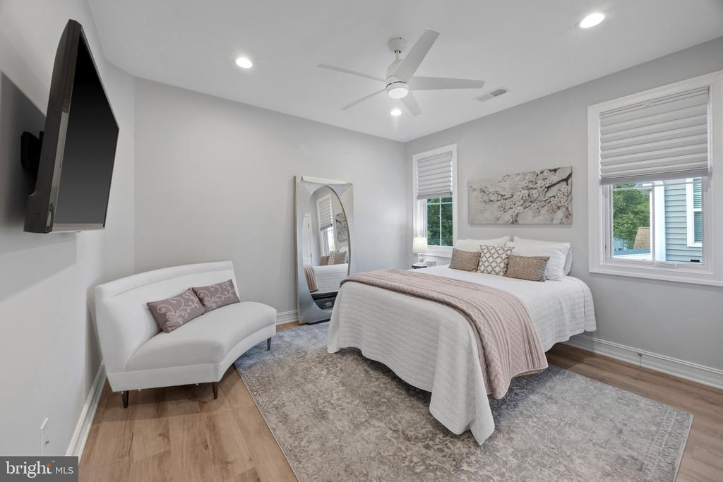 204 S VILLA AVENUE