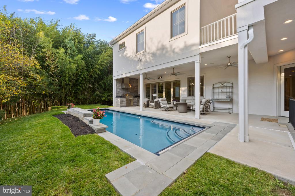 204 S VILLA AVENUE