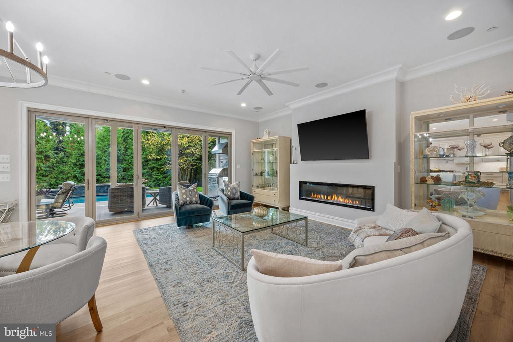 204 S VILLA AVENUE