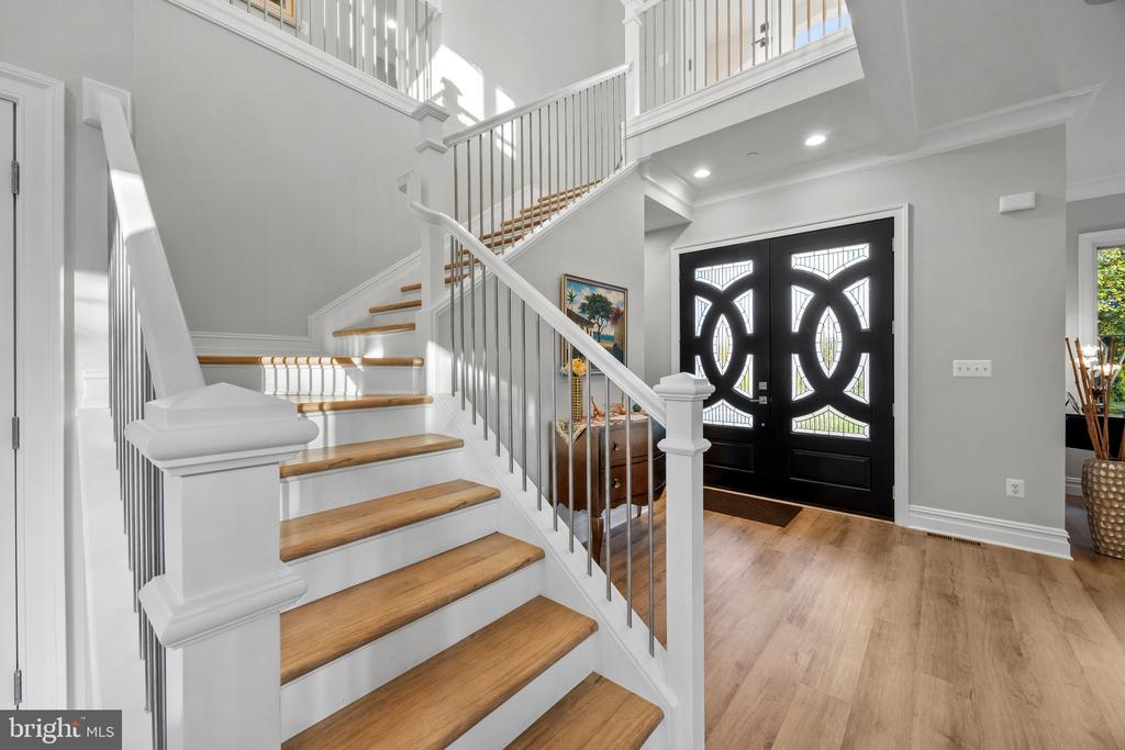 204 S VILLA AVENUE