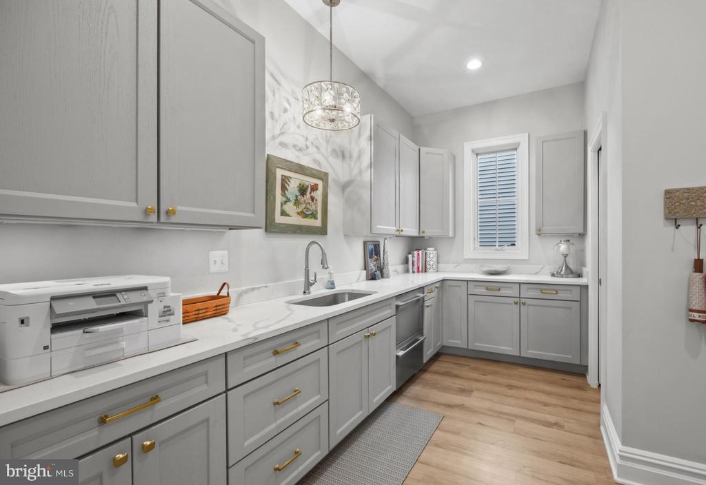 204 S VILLA AVENUE