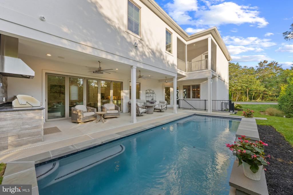 204 S VILLA AVENUE