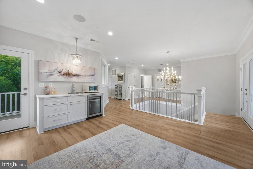 204 S VILLA AVENUE
