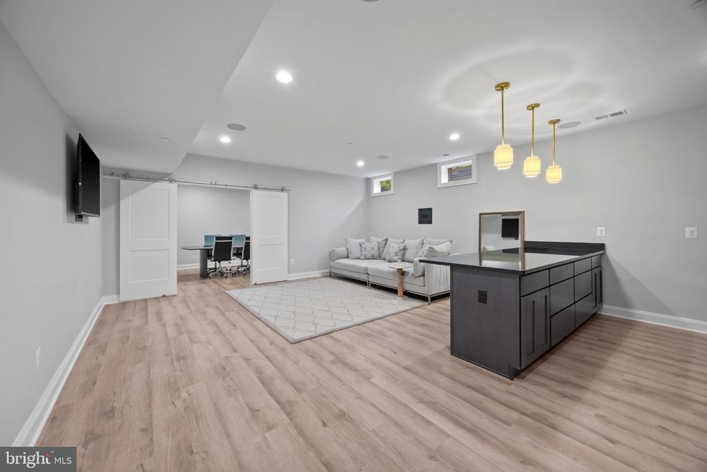 204 S VILLA AVENUE