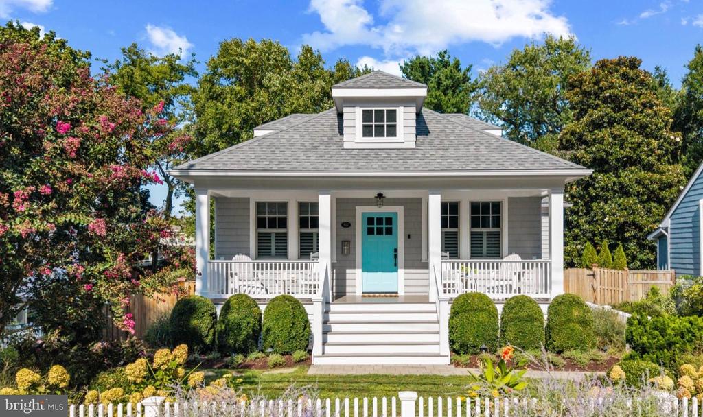 CHARMING RENOVATED EASTPORT CRAFTSMAN | 507 1ST STREET
