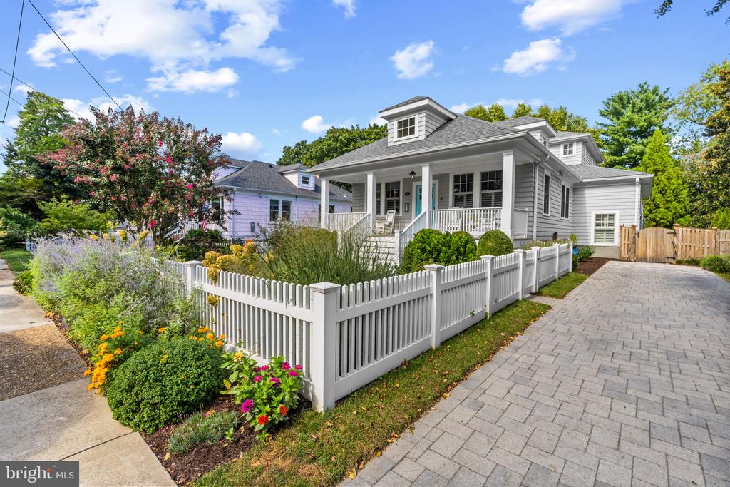 CHARMING RENOVATED EASTPORT CRAFTSMAN | 507 1ST STREET