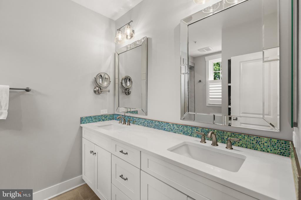 CHARMING RENOVATED EASTPORT CRAFTSMAN | 507 1ST STREET