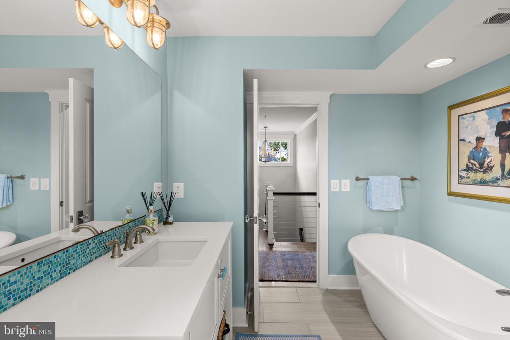 CHARMING RENOVATED EASTPORT CRAFTSMAN | 507 1ST STREET
