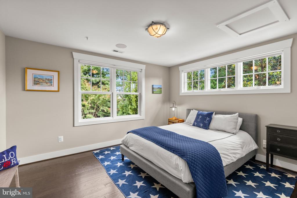CHARMING RENOVATED EASTPORT CRAFTSMAN | 507 1ST STREET