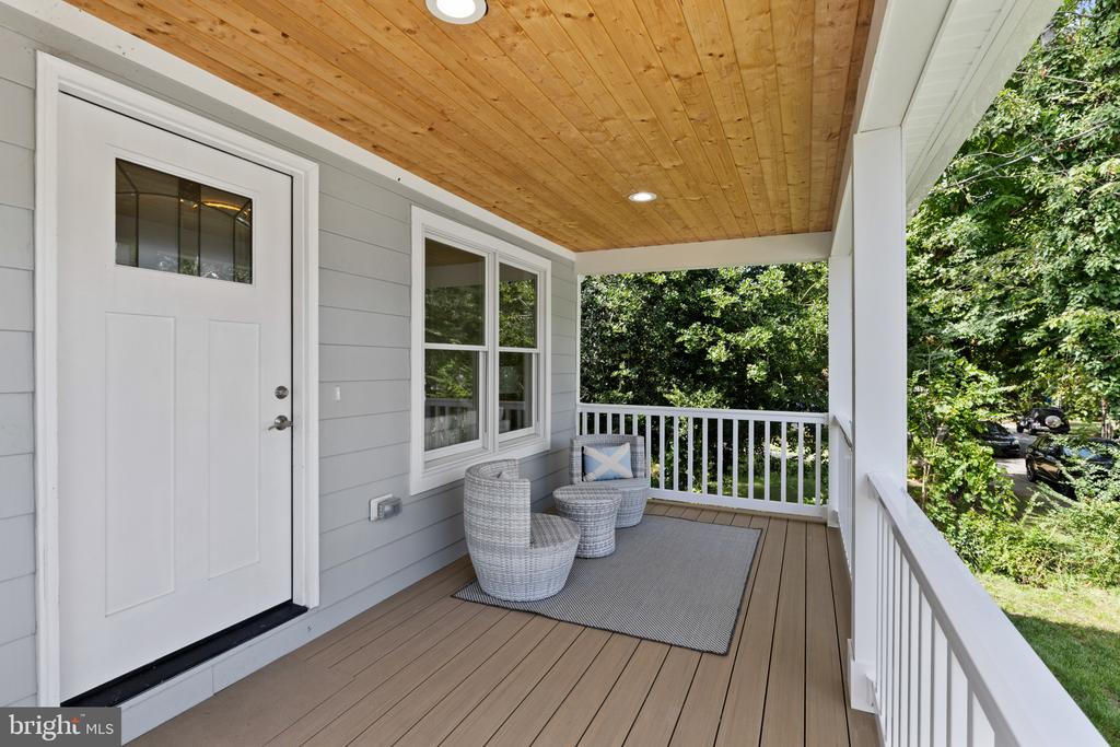 RENOVATED EASTPORT COTTAGE | 400 JEFFERSON STREET