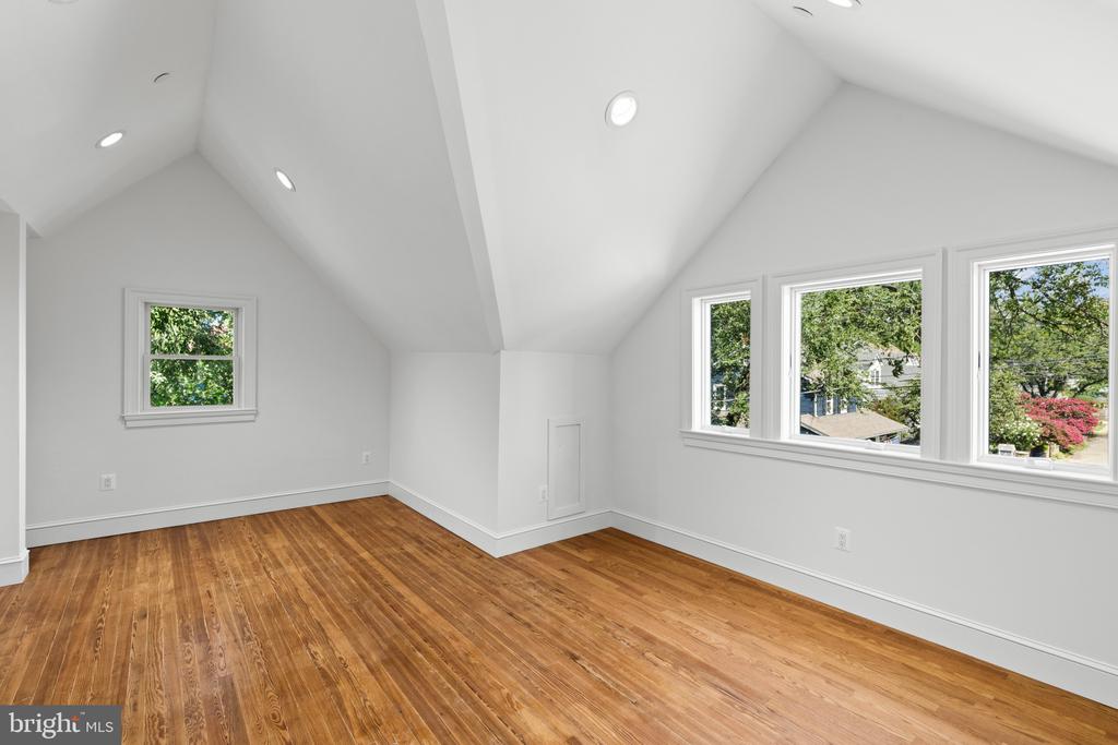RENOVATED EASTPORT COTTAGE | 400 JEFFERSON STREET