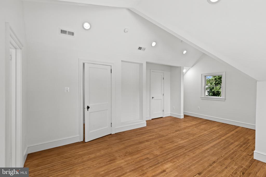 RENOVATED EASTPORT COTTAGE | 400 JEFFERSON STREET