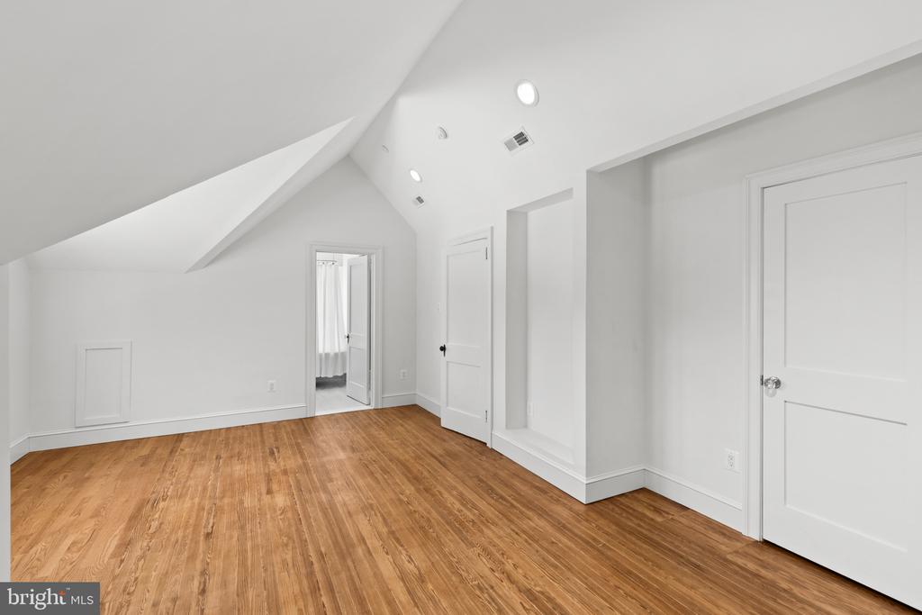 RENOVATED EASTPORT COTTAGE | 400 JEFFERSON STREET