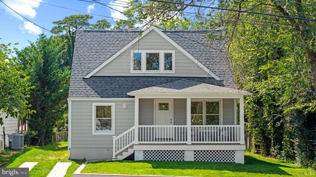 RENOVATED EASTPORT COTTAGE | 400 JEFFERSON STREET