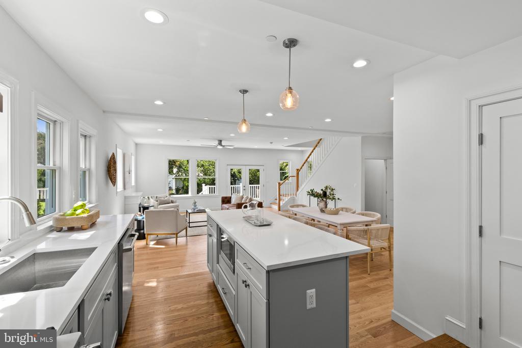 RENOVATED EASTPORT COTTAGE | 400 JEFFERSON STREET