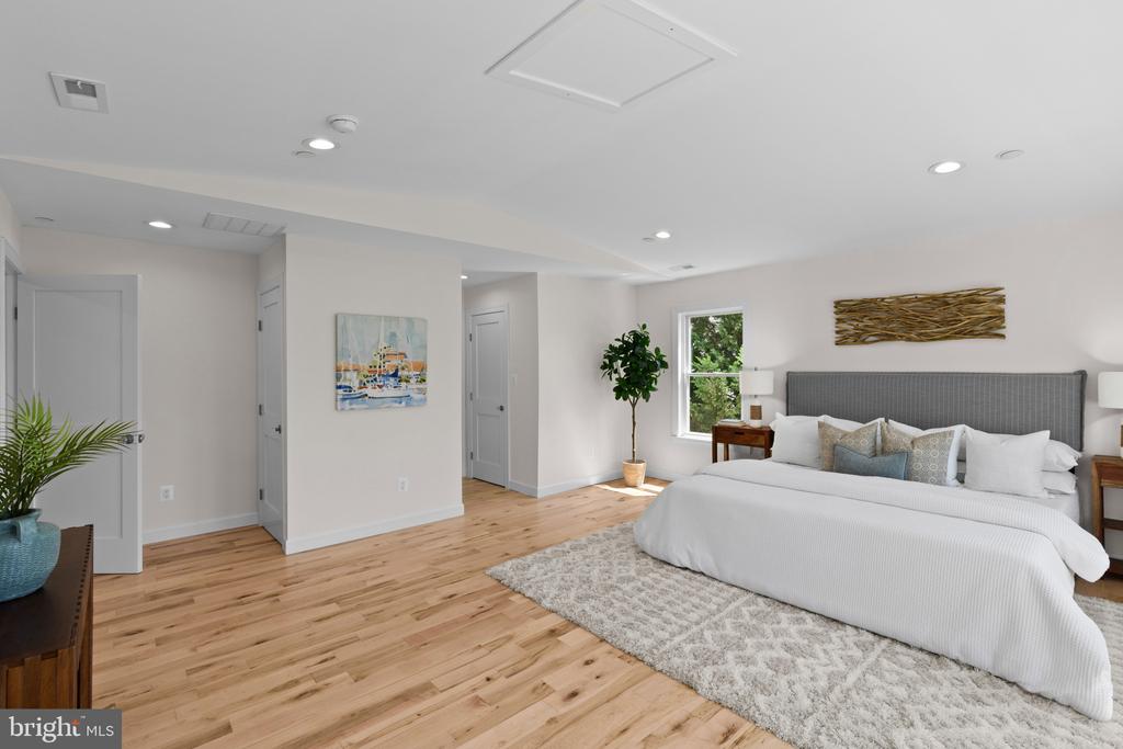 RENOVATED EASTPORT COTTAGE | 400 JEFFERSON STREET
