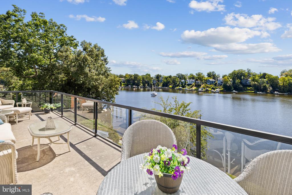 SEVERNA PARK WATERFRONT + POOL | 517 BAYBERRY DRIVE