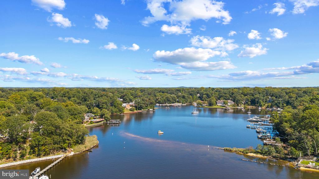SEVERNA PARK WATERFRONT + POOL | 517 BAYBERRY DRIVE