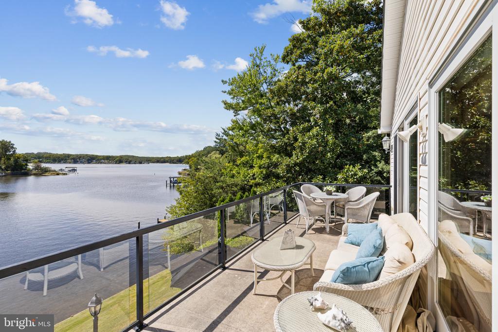 SEVERNA PARK WATERFRONT + POOL | 517 BAYBERRY DRIVE