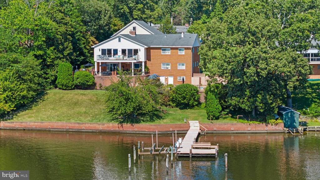 SEVERNA PARK WATERFRONT + POOL | 517 BAYBERRY DRIVE