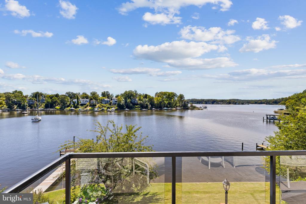 SEVERNA PARK WATERFRONT + POOL | 517 BAYBERRY DRIVE
